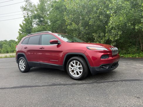 Used 2016 Jeep Cherokee Latitude w/ Comfort/Convenience Group FWD image 2