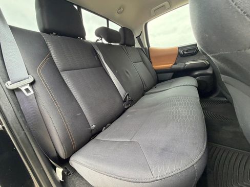 Used 2017 Toyota Tacoma SR5 w/ Tow Package RWD image 33