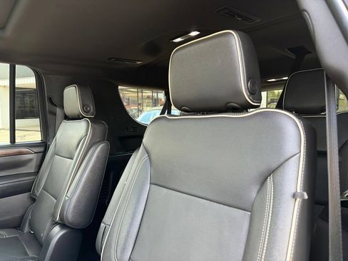 Used 2021 Chevrolet Suburban Premier w/ Premium Package AWD/4WD image 41