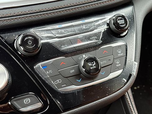New 2026 Chrysler Pacifica Pinnacle AWD/4WD image 22