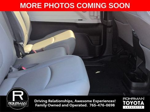 Used 2026 Toyota Sienna XLE FWD image 27