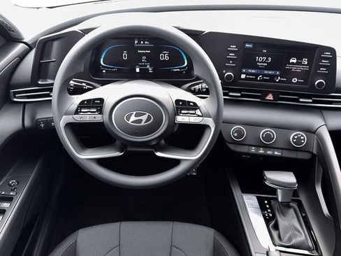 New 2026 Hyundai Elantra SE FWD image 18
