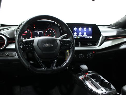 Used 2024 Chevrolet Trax RS w/ Driver Confidence Package FWD image 2