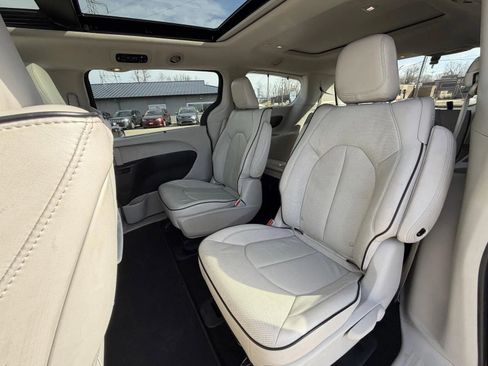 Used 2018 Chrysler Pacifica Limited w/ Advanced Safetytec Group image 16