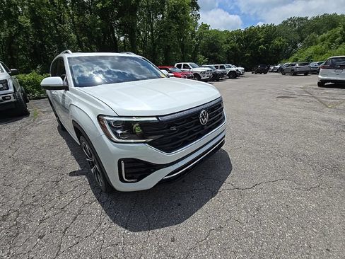 Used 2024 Volkswagen Atlas SEL Premium R-Line AWD/4WD image 11