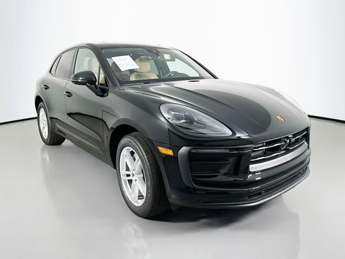 Used 2025 Porsche Macan image 7