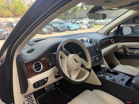 Used 2018 Bentley Bentayga AWD/4WD image 5