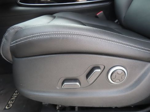 Used 2025 Genesis GV70 2.5T image 7