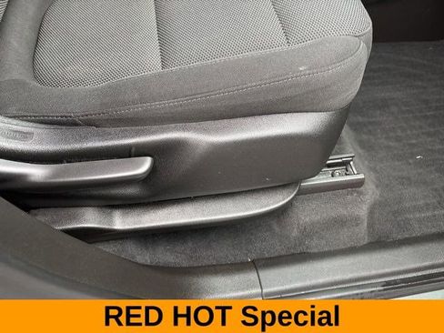 Used 2022 Chevrolet Traverse LT w/ LPO, Floor Liner Package AWD/4WD image 42