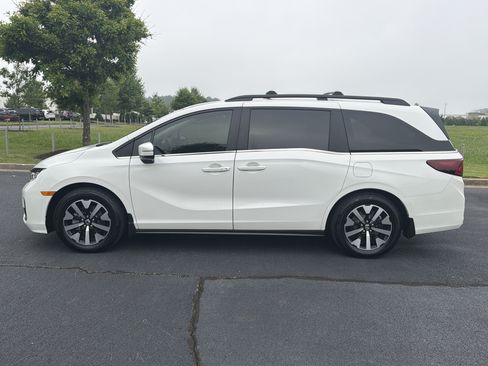 Certified 2026 Honda Odyssey EX-L image 6