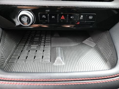 Used 2025 Ford Explorer ST image 21