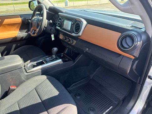 Used 2019 Toyota Tacoma SR5 RWD image 16