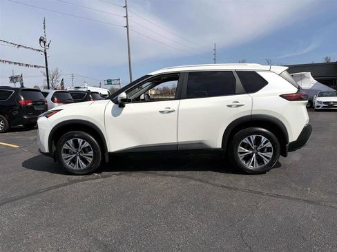 Used 2022 Nissan Rogue SV w/ SV Premium Package image 3