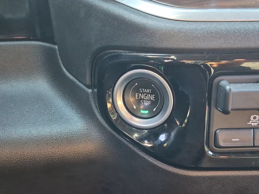Used 2025 GMC Sierra 1500 SLT AWD/4WD image 17