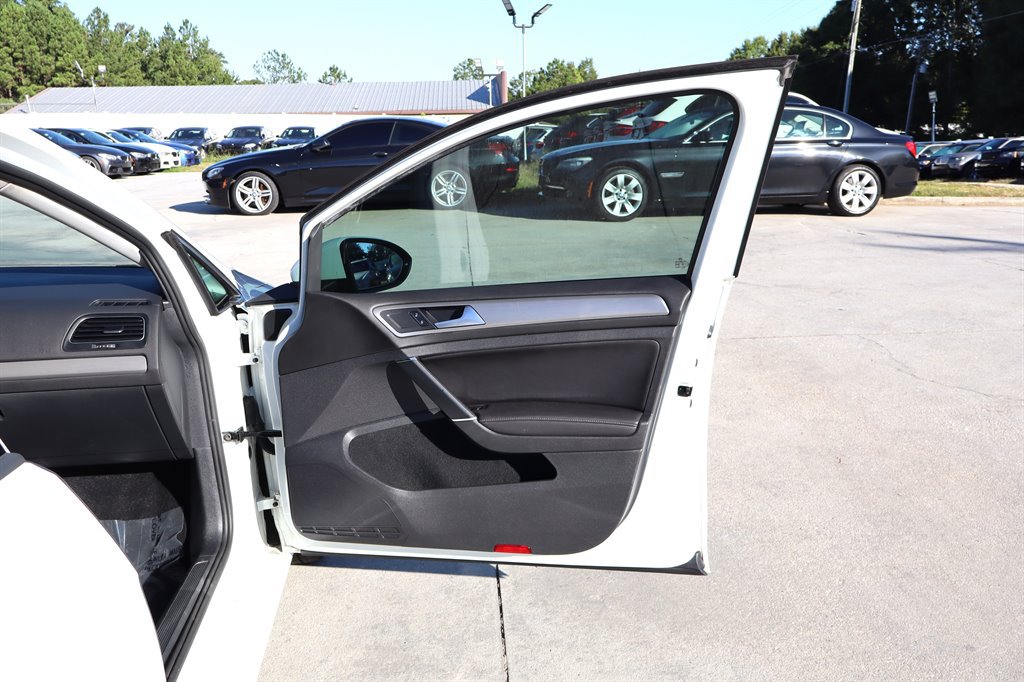 Used 2017 Volkswagen Golf Wolfsburg Edition FWD image 27