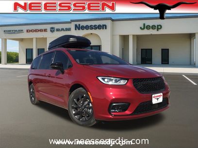 New 2025 Chrysler Pacifica Select w/ Fav Edition Package