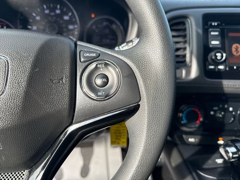 Used 2020 Honda HR-V LX image 17