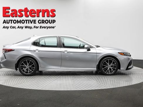 Used 2024 Toyota Camry SE FWD image 4