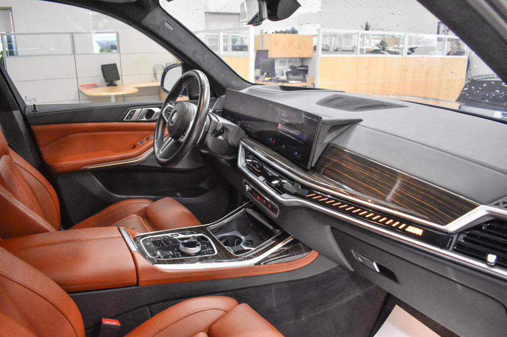 Used 2023 BMW X7 M60i w/ Executive Package AWD/4WD image 19