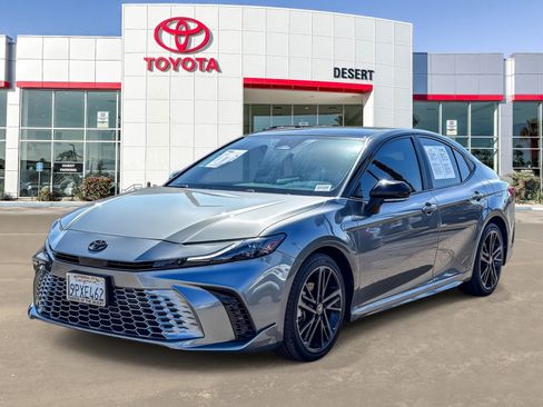 Used 2025 Toyota Camry XSE FWD image 3