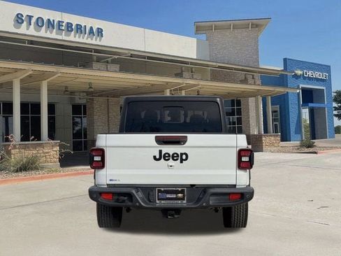 Used 2022 Jeep Gladiator Sport image 7