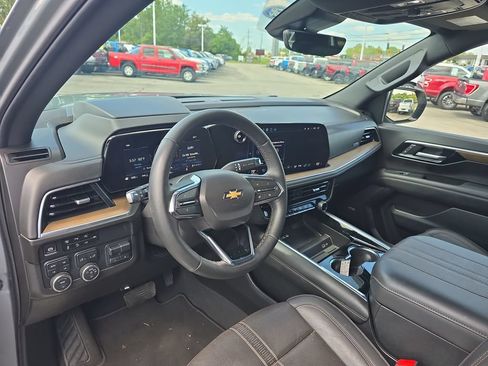 Used 2025 Chevrolet Tahoe High Country AWD/4WD image 32