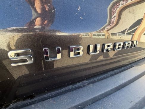 Used 2017 Chevrolet Suburban LT image 30