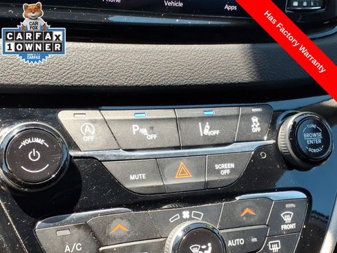 Used 2024 Chrysler Pacifica Touring-L FWD image 22