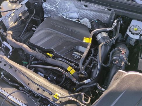 Certified 2025 Chevrolet Trax LT image 29