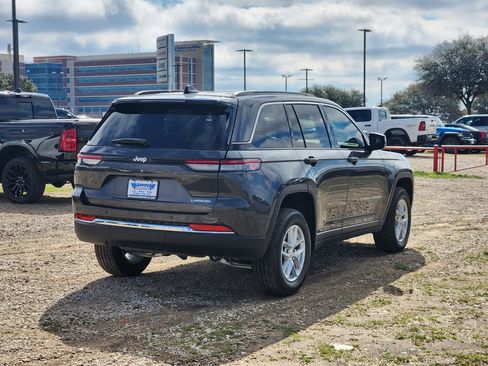 New 2026 Jeep Grand Cherokee Laredo image 4