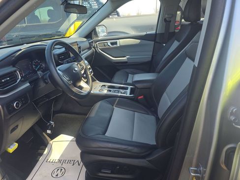 Used 2023 Ford Explorer XLT w/ Equipment Group 202A image 3