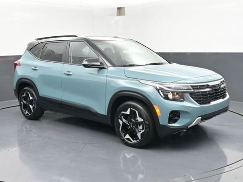 Used 2025 Kia Seltos S image 2