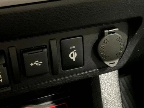 Used 2020 Toyota Tacoma TRD Off-Road w/ Blackout Package image 33