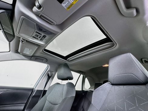 Certified 2021 Toyota RAV4 XLE w/ Convenience Package AWD/4WD image 21