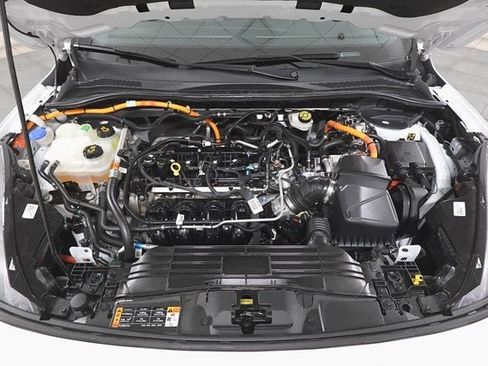 Used 2021 Ford Escape SE image 30