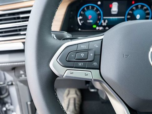 New 2026 Volkswagen Atlas SE FWD image 25