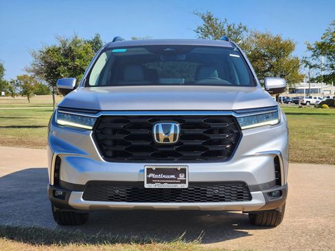 New 2025 Honda Pilot Touring image 6