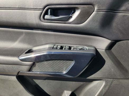 Used 2025 Nissan Pathfinder SV image 25