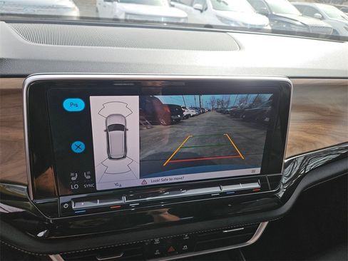 Used 2025 Volkswagen Atlas SE image 22