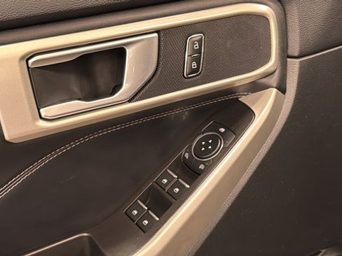 Used 2023 Ford Explorer XLT w/ Equipment Group 202A AWD/4WD image 21