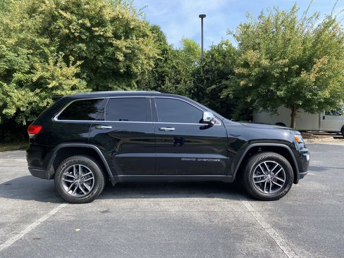 Used 2018 Jeep Grand Cherokee Limited AWD/4WD image 10