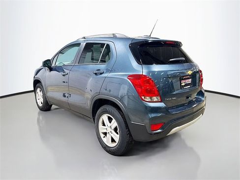Used 2022 Chevrolet Trax LT w/ LT Convenience Package image 9