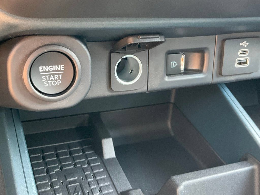 Used 2025 Ford Maverick Lobo AWD/4WD image 5