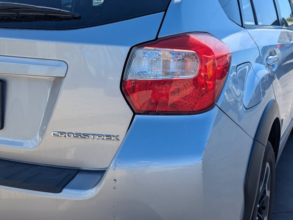 Used 2017 Subaru Crosstrek 2.0i Premium w/ Moonroof Package AWD/4WD image 5