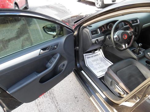 Used 2012 Volkswagen Jetta GLI Autobahn image 9