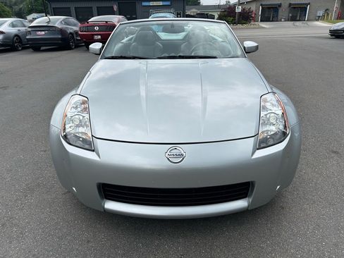 Used 2005 Nissan 350Z Touring image 3