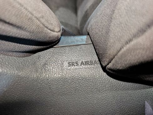 Used 2018 Toyota Camry LE image 42