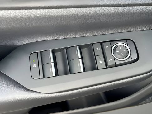 New 2026 Toyota Prius Plug-In Hybrid FWD image 10