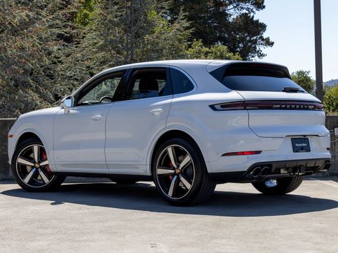 New 2025 Porsche Cayenne S image 3