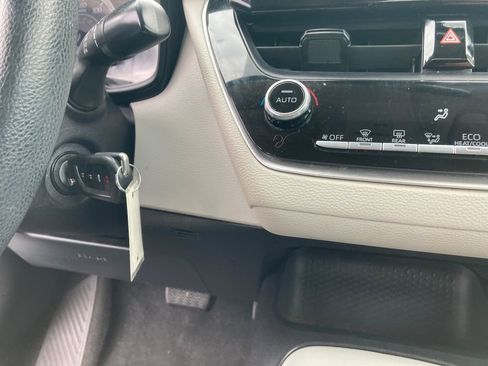 Used 2022 Toyota Corolla LE image 21